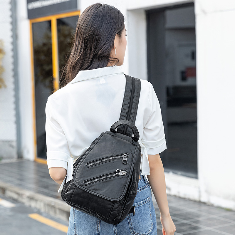 多功能真皮新款女士百搭胸包