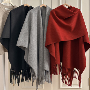 旅游出行保暖毛尼流苏开衩披肩女秋冬加厚斗篷外套旅游拍照披肩风