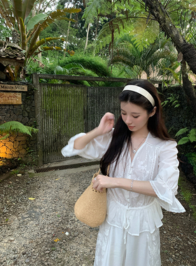 VASSE 法式V领收腰棉质荷叶边刺绣小衫女夏温柔百搭蕾丝抽绳上衣
