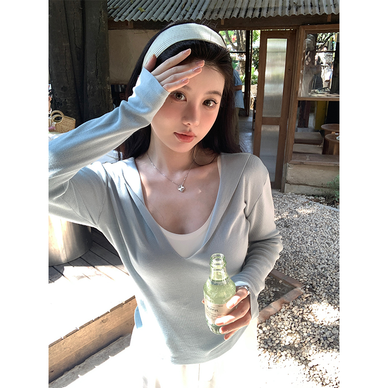 慵懒蓝色V领套头针织衫