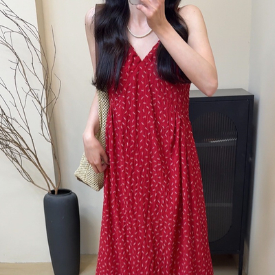 法式红色碎花吊带连衣裙子女装2025夏季新款海边度假开春穿搭长裙