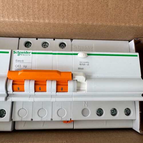 可维修-全新施耐德EA9RN3C6330CA 3p63a漏保全新2个议价