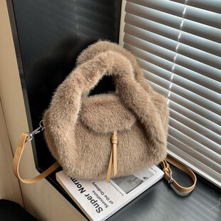毛绒绒包包女式2025新款潮冬季超火手拎包上班通勤单肩斜挎毛毛包