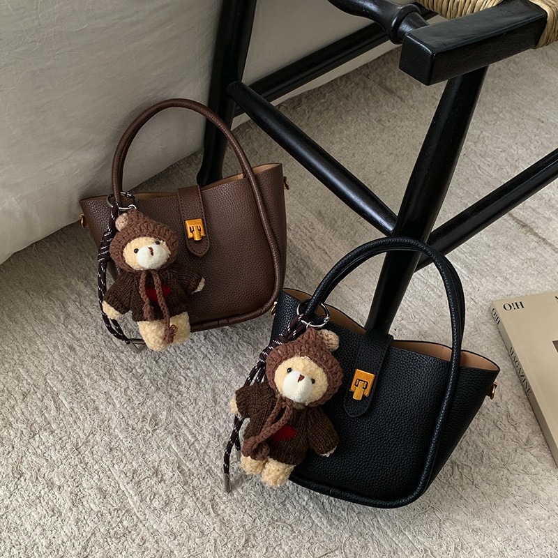 小众质感荔枝纹水桶包女20