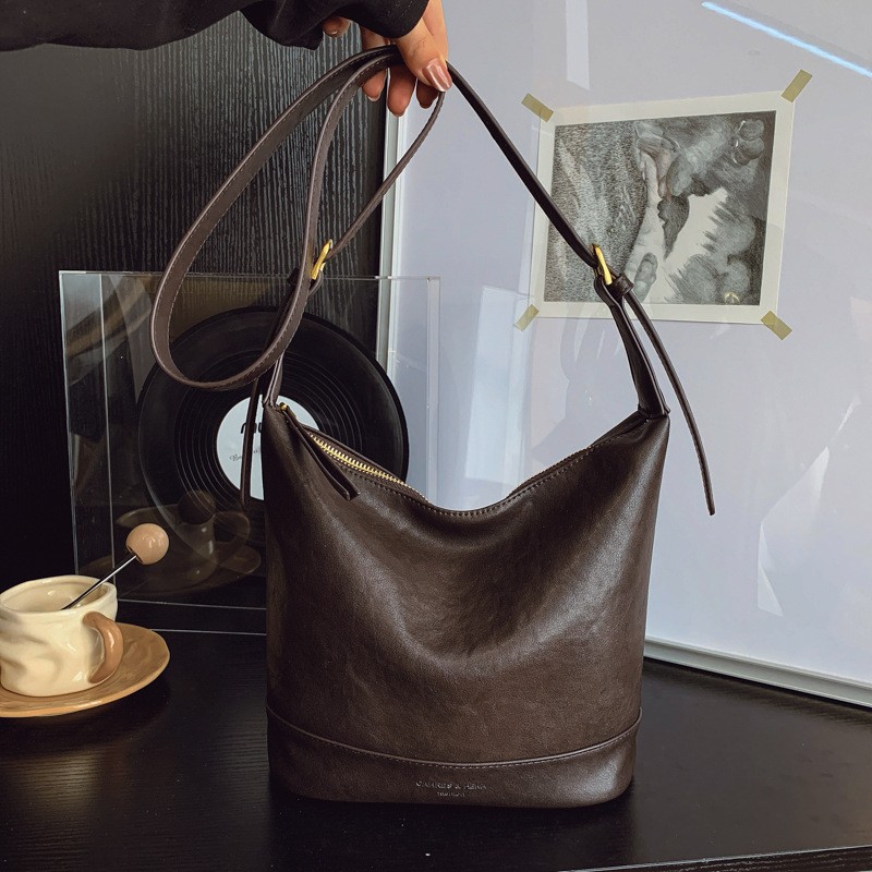 百搭通勤包女斜挎新款水桶