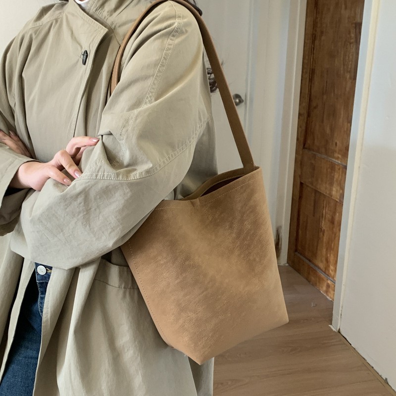 高级感复古女水桶包2025秋