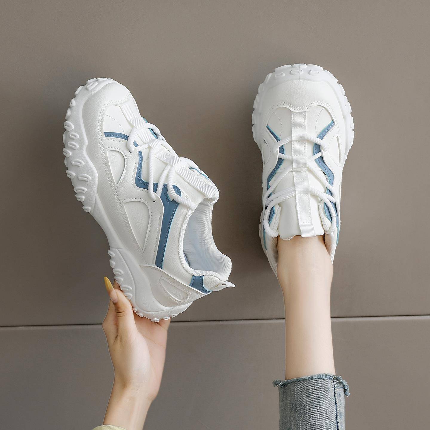 女鞋2025新款秋季皮面小白鞋厚底防滑户外登山鞋显脚小老爹运动鞋