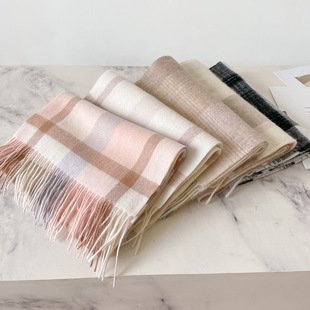 羊毛围巾女冬季韩版百搭经典格子少女粉色高级感2025新款大衣围脖