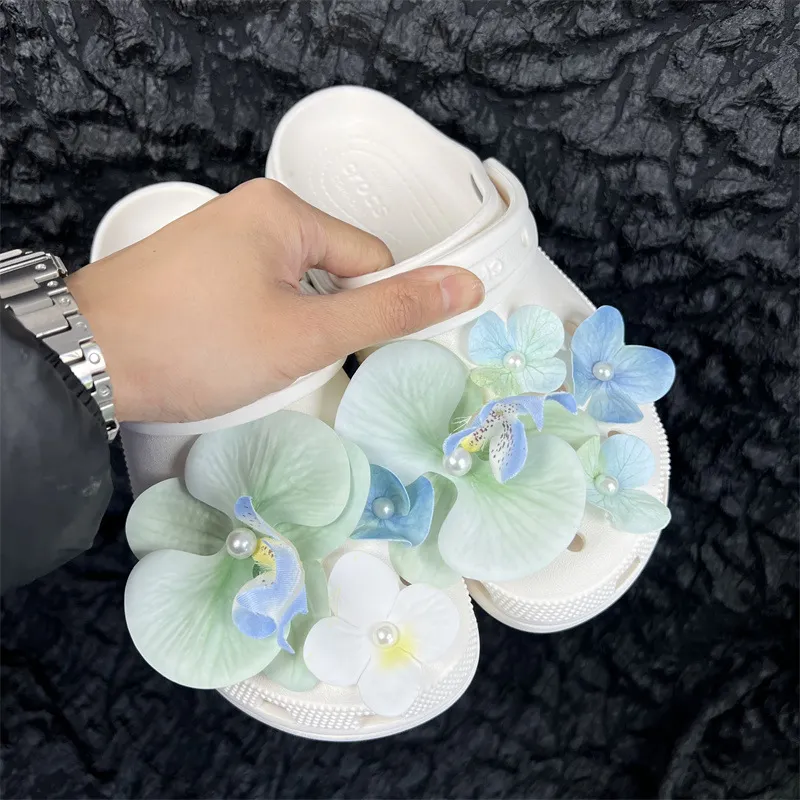 空谷幽兰薄荷绿蝴蝶兰鞋花高级感鞋扣个性创意唯美春季洞洞鞋鞋扣