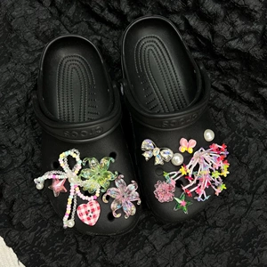 洞洞鞋鞋扣2025新款唯美莺尾花彩色花簇蝴蝶珠链鞋花鞋扣鞋配饰