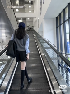 韩版V领针织马甲背心休闲衬衣秋冬叠穿显瘦短裤A字版型三件套