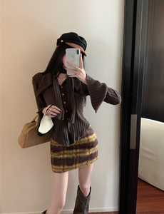 实拍实价~法式V领单排扣收腰显瘦针织开衫+高腰格纹包臀半身裙