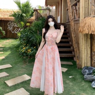 法式粉色吊带碎花连衣裙女夏大码胖MM海边度假防晒衣高级感长裙子