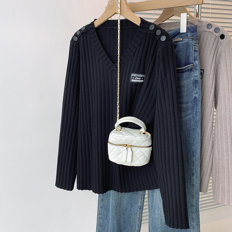 坑条V领正肩打底针织衫女秋冬