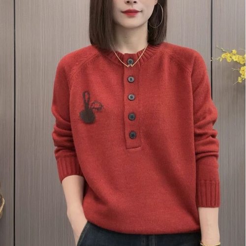 圆领纽扣套头毛衣女秋冬减龄