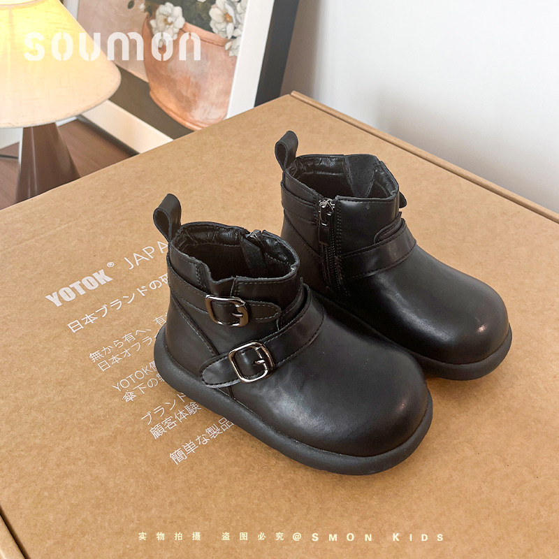 儿童黑色皮靴皮带扣装饰英伦风女童冬靴小童加绒短靴防滑宝宝靴子