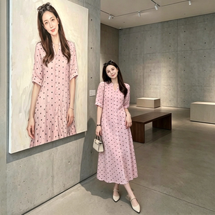 微胖女装日常通勤波点v领连衣裙女夏宽松遮肉法式减龄大码中长裙
