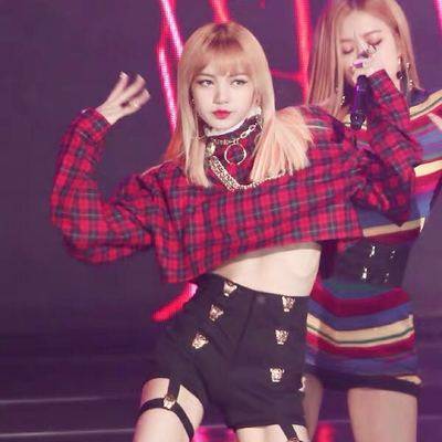 金智妮紧身热裤打歌服lisa同款