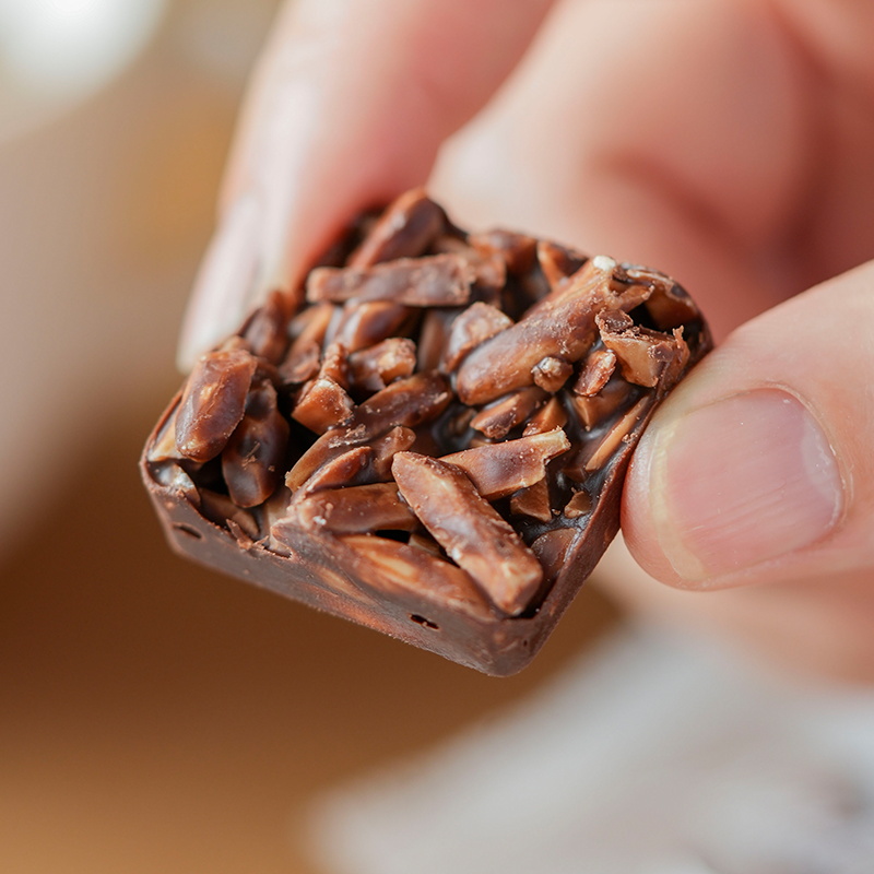 许氏醇品 手工杏仁巧克力坚果糖果电影休闲健康小零食纯可可脂