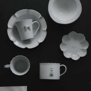 韩国进口 Hye hwa yo新款 黑色陶瓷手作浮雕马克杯 盘子 高脚碗