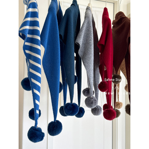 博主同款韩系100%羊毛三角披肩女秋冬季保暖毛线毛球外搭坎肩围脖