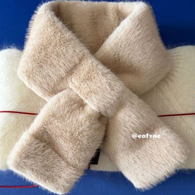 轻奢感米色仿皮草交叉围脖围巾