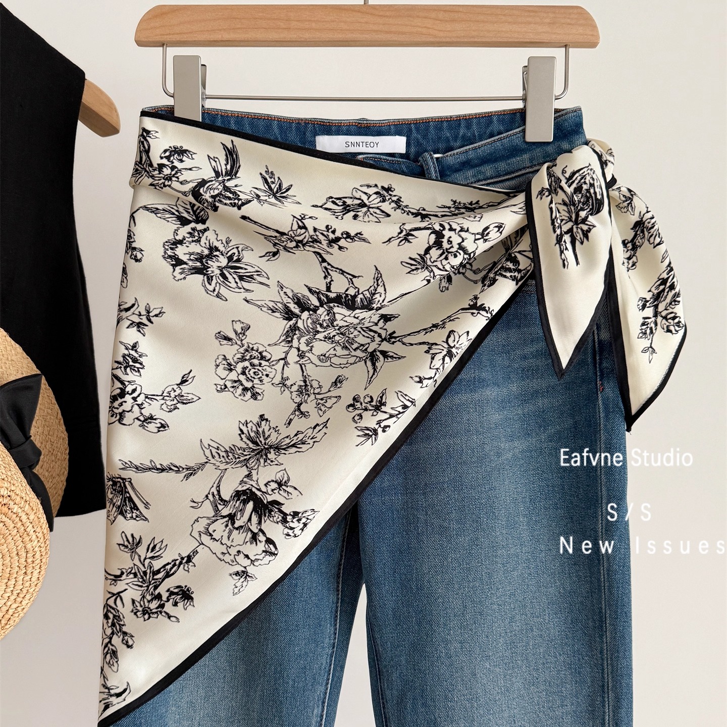 复古包头巾裹胸丝巾新款叠穿屁帘女外搭大三角遮臀裙帘披肩领巾