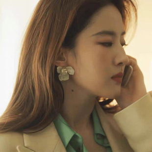 玫瑰的故事刘亦菲同款耳钉白色鸾尾花耳饰复古高级925银针女耳环