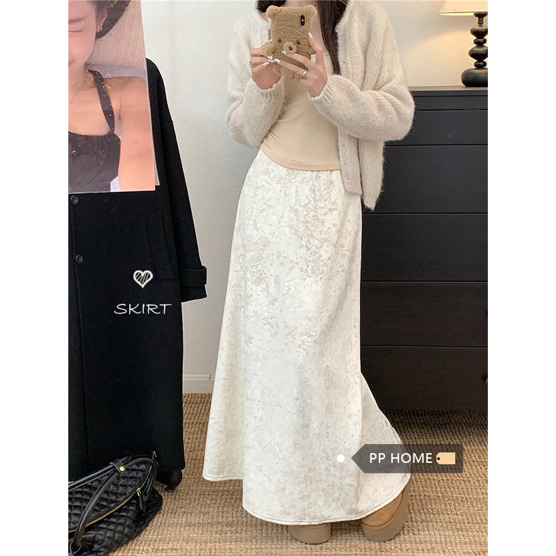 日本offcat加绒加厚丝绒半身裙女秋冬白色高腰显廋A字鱼尾包臀裙