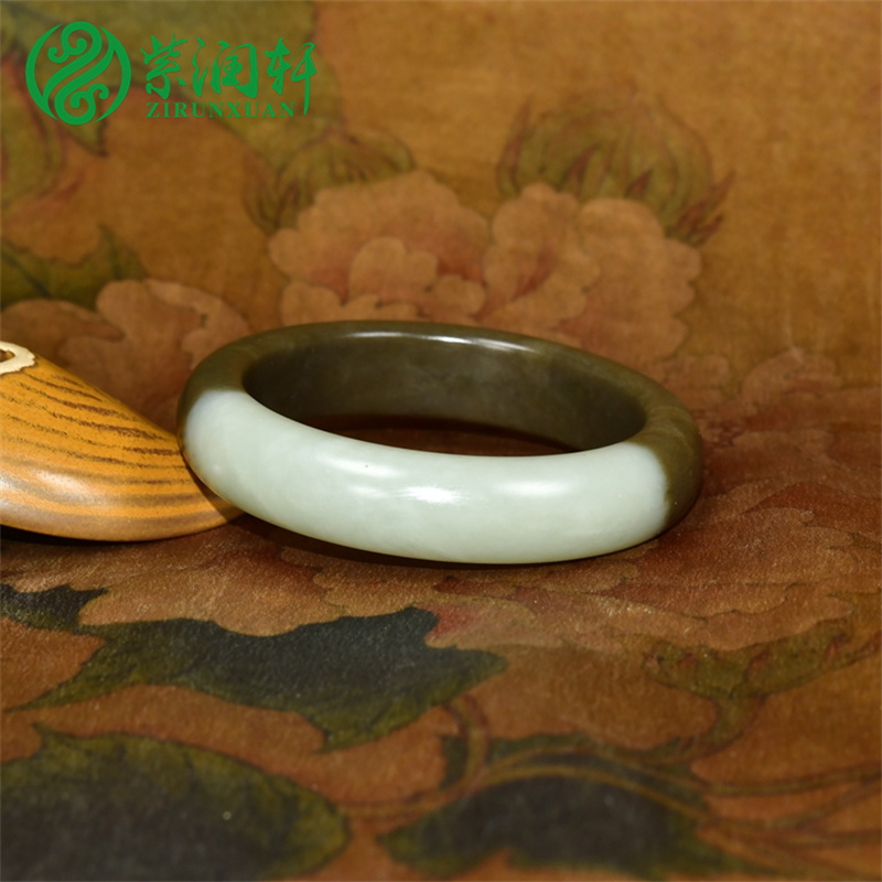 和田玉手镯且末料糖青白俏色玉镯