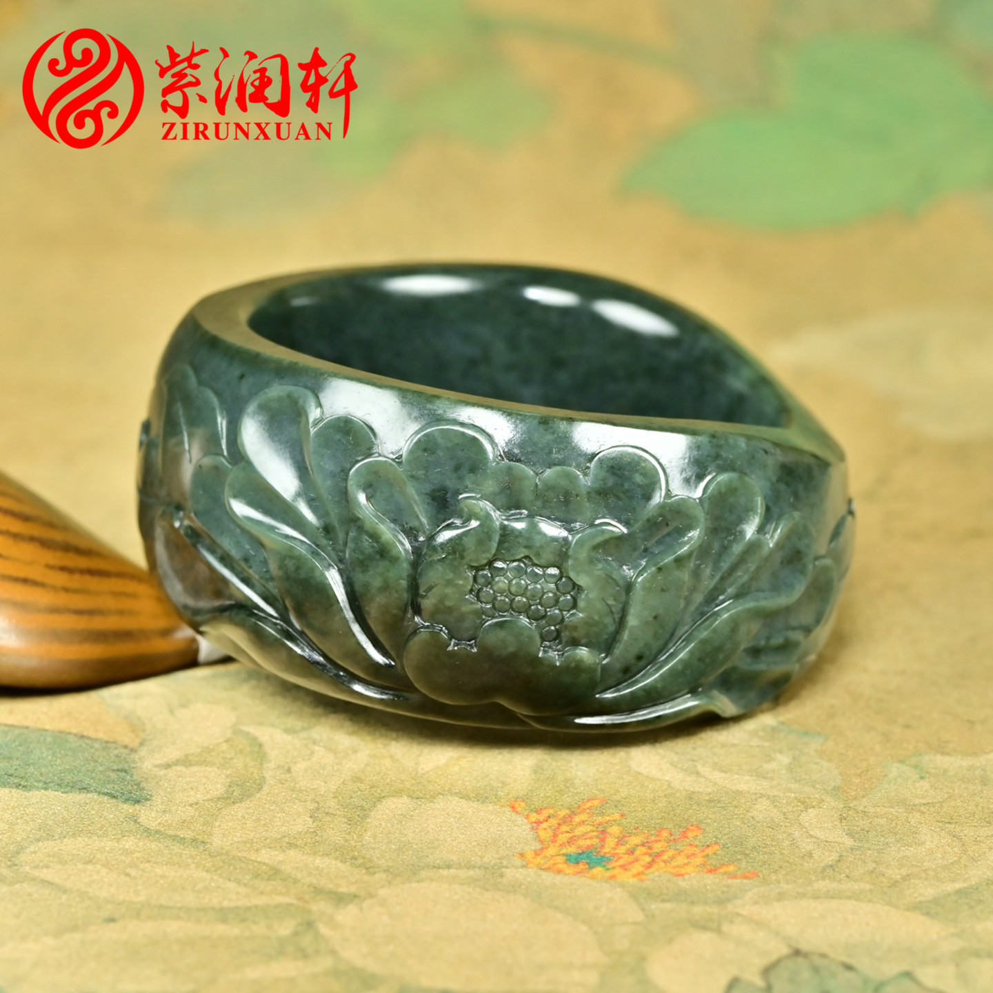 和田玉沙枣青籽料手镯满皮牡丹花