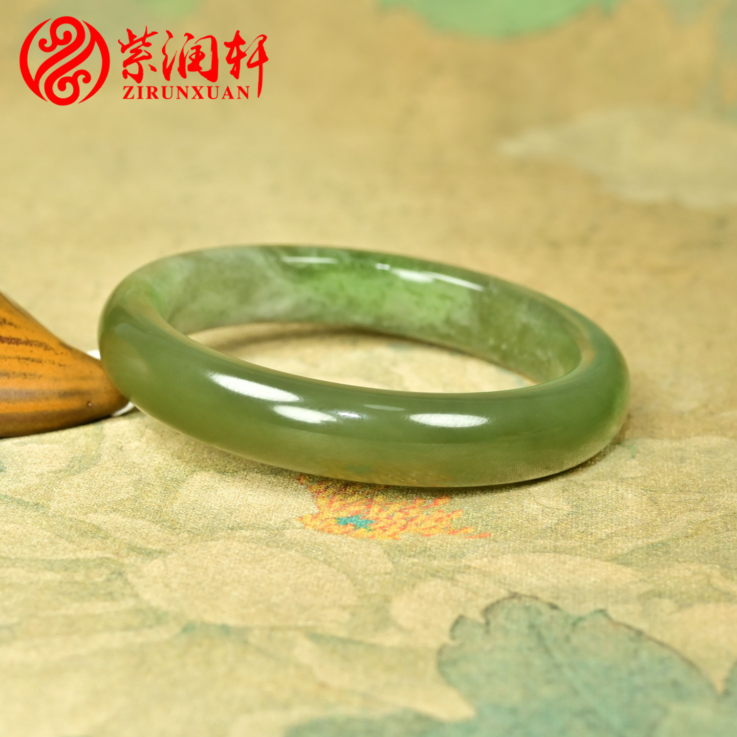 和田玉翠青玉手镯俏色湖水绿飘翠