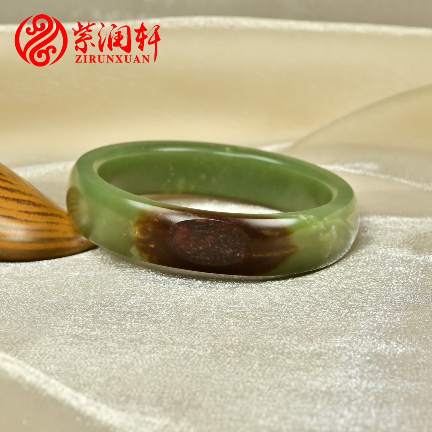 和田玉青黄籽料手镯聚红沁皮玉镯