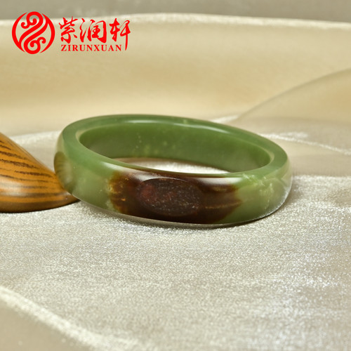 和田玉青黄籽料手镯聚红沁皮玉镯