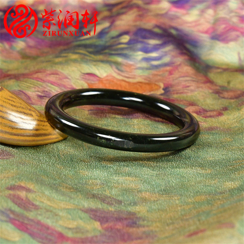 紫润轩新疆和田玉黑青圆条籽料手镯57 8MM留原皮玉镯飘沁花仙女款