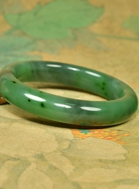 和田玉籽料碧玉手镯飘紫调苹果绿