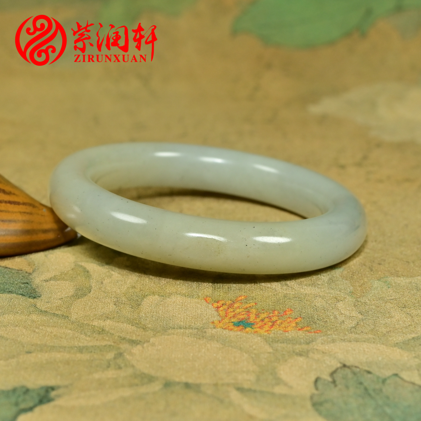 和田玉籽料手镯白底闪青花飘糖