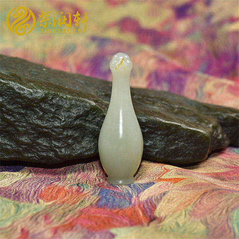 和田玉籽料花瓶吊坠青白玉素面