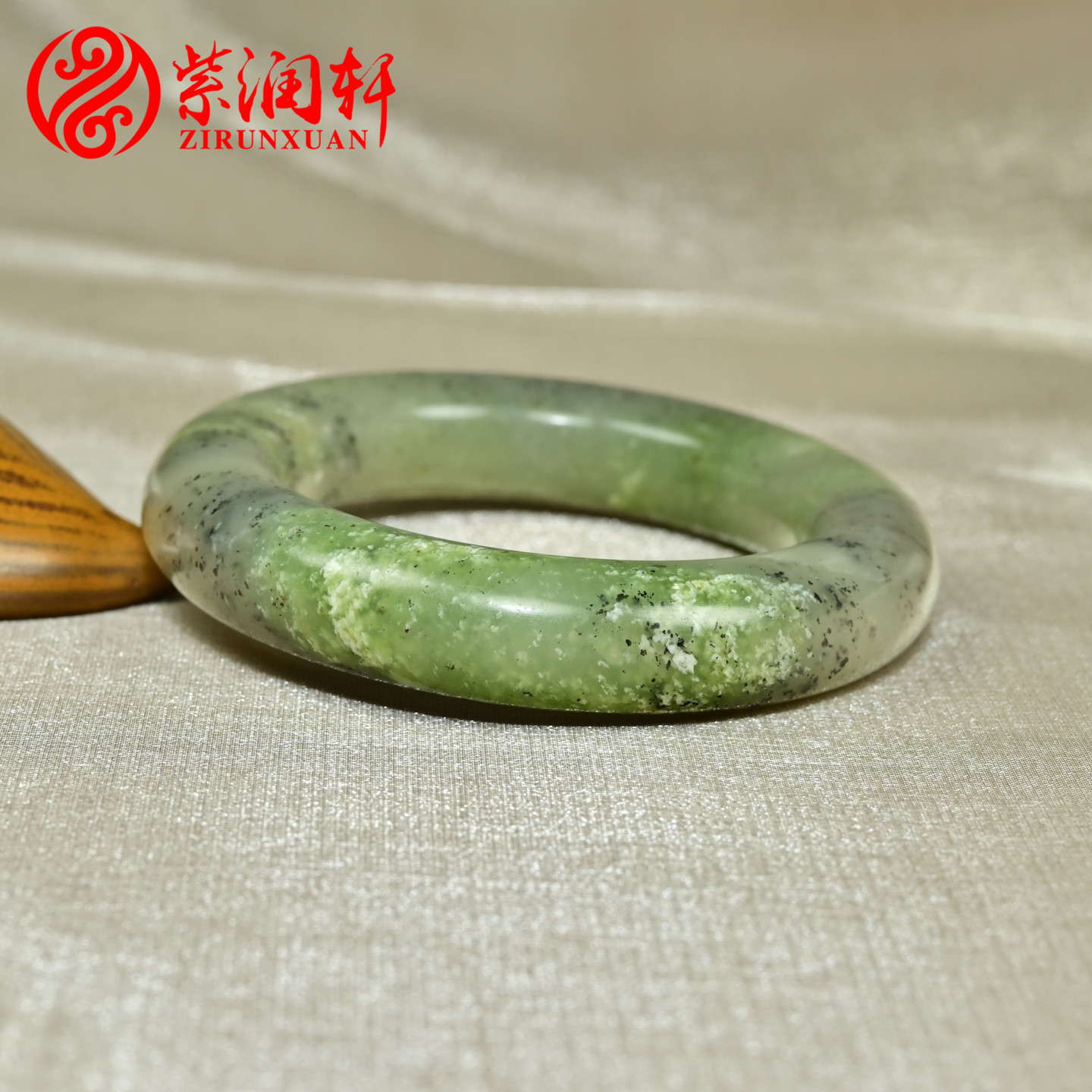 和田玉翠青籽料手镯肥厚青花水墨