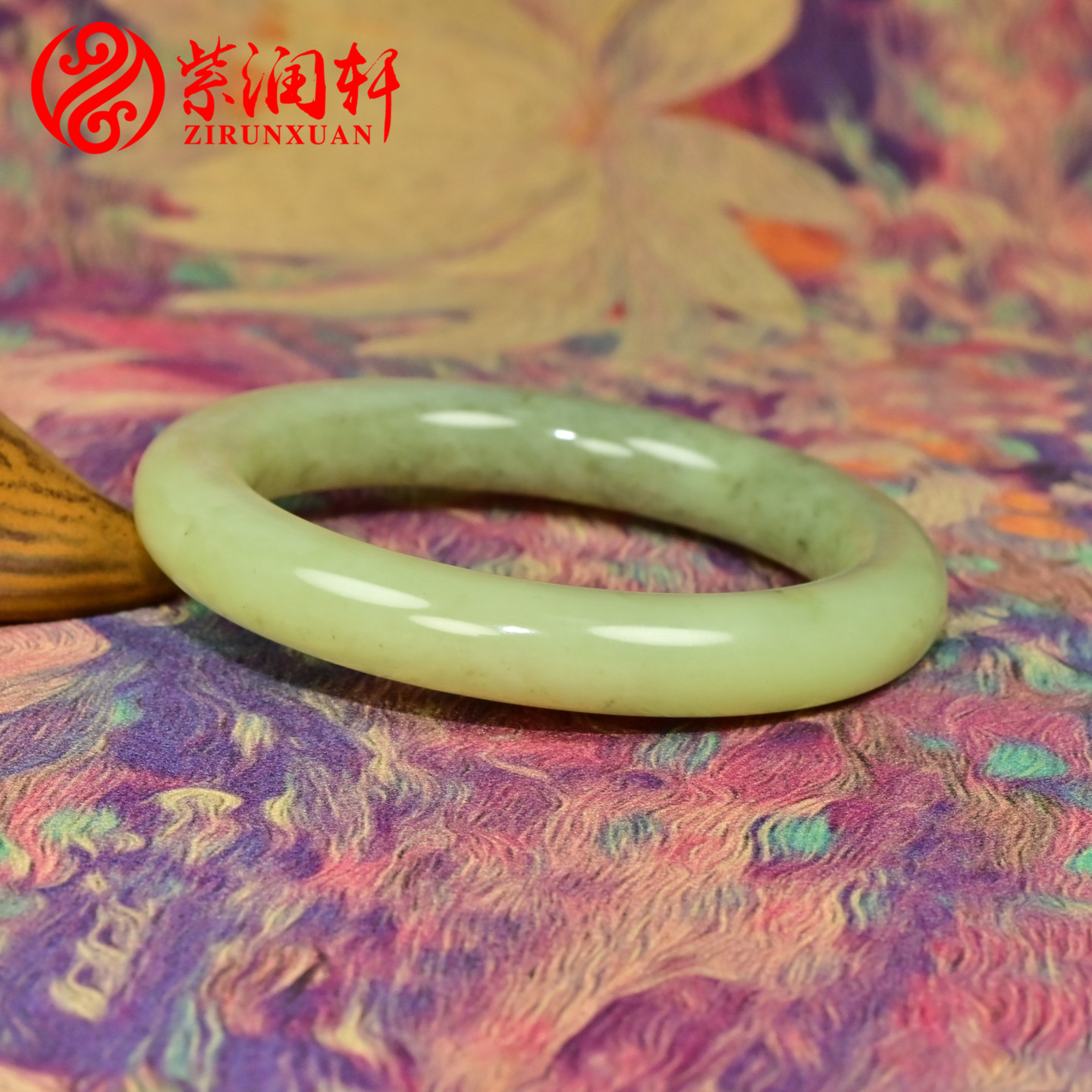 和田玉若羌黄口飘青花古典圆条镯