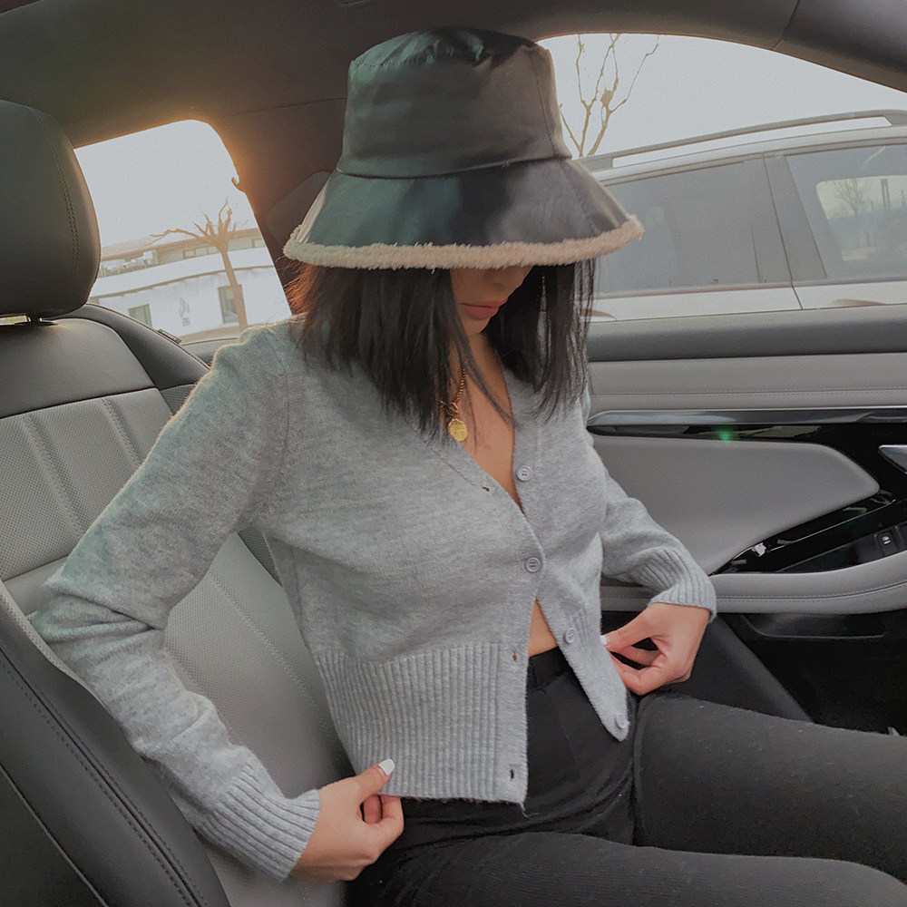 超飒性感女孩显瘦高腰潮针织开衫