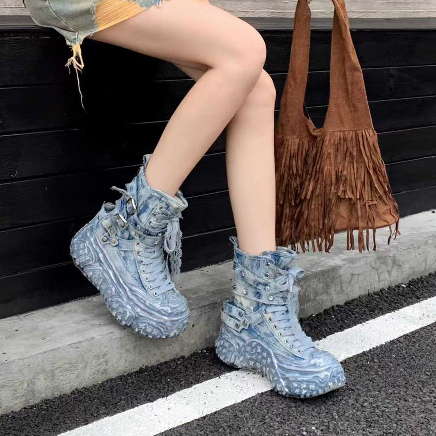 1314女鞋公馆 小众个性蕾丝短靴女擦色牛仔短靴小个子做旧马丁靴