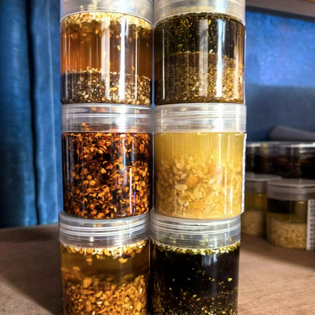 云南德宏芒市调味油大蒜油辣椒油花椒油花生芝麻油饵丝米线调味油