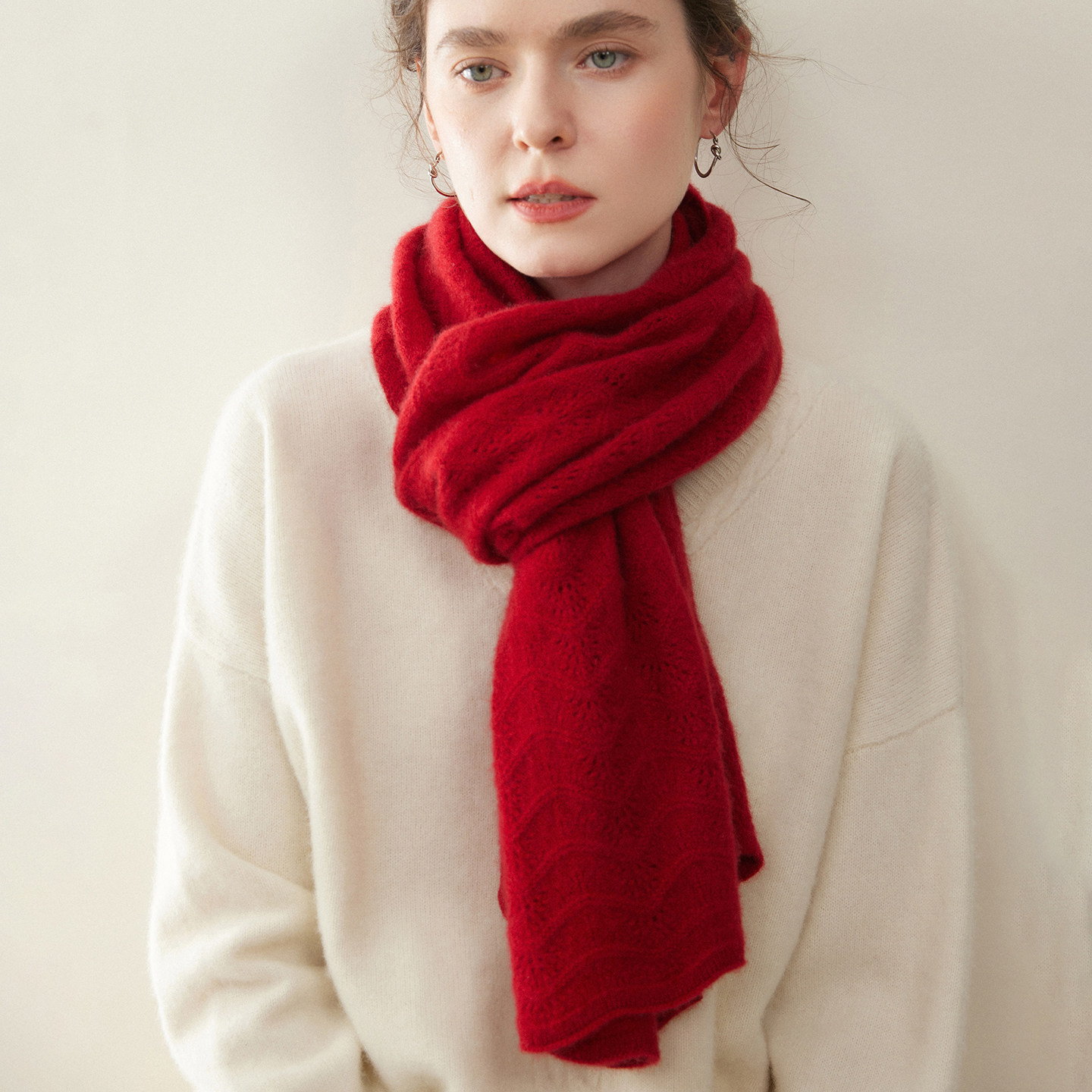 秋冬新款100%纯山羊绒围巾女百搭保暖镂空针织围脖高级感气质