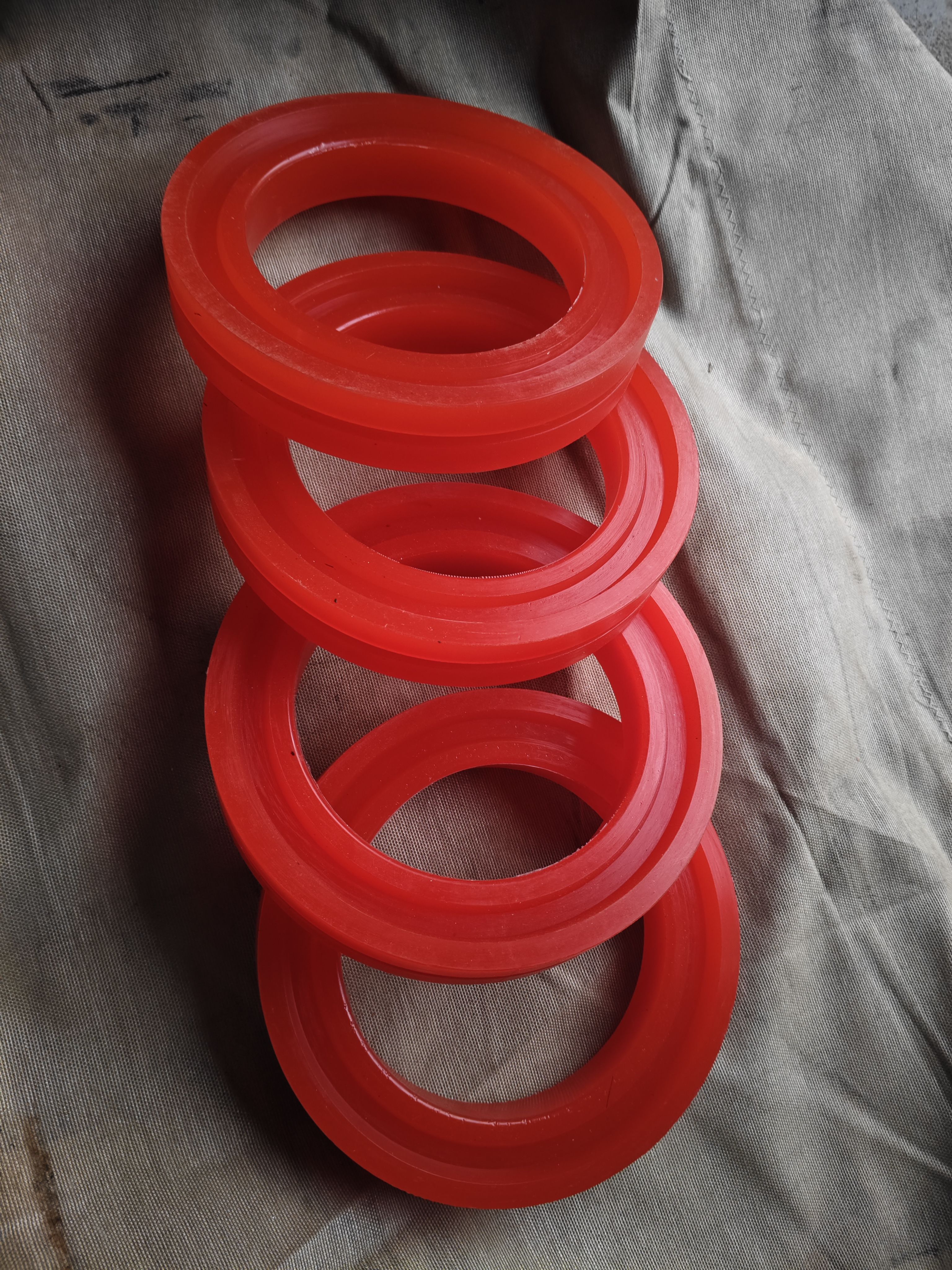 发泡陶瓷绳锯机切割胶轮细绳子切割石材耐磨胶轮新款细绳鋸韧性强