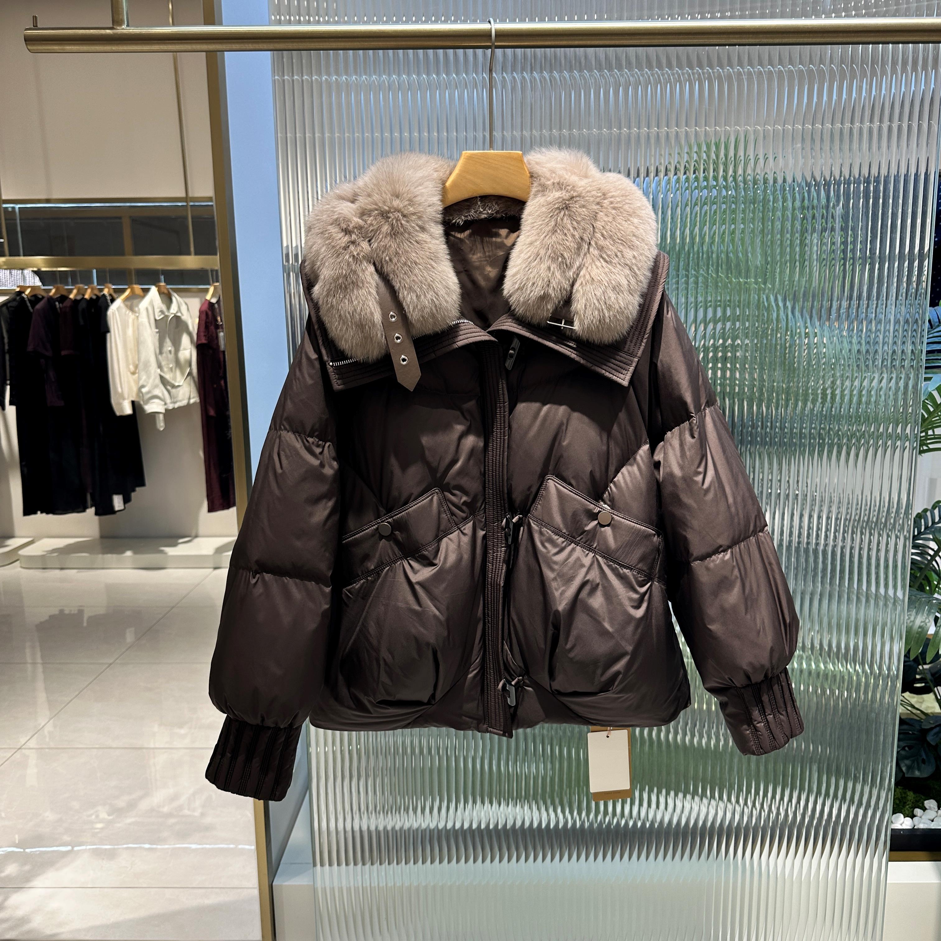 商场同款2025冬季新款白鹅绒羽绒服女狐狸毛领牛角扣宽松外套8660