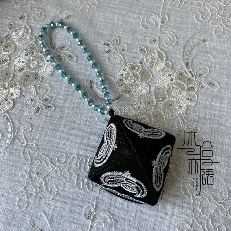 신장 민족 꽃 모자 자동차 매달려 장식 펜던트 꽃 모자 향 주머니 수제 꽃 모자 작은 선물 장식