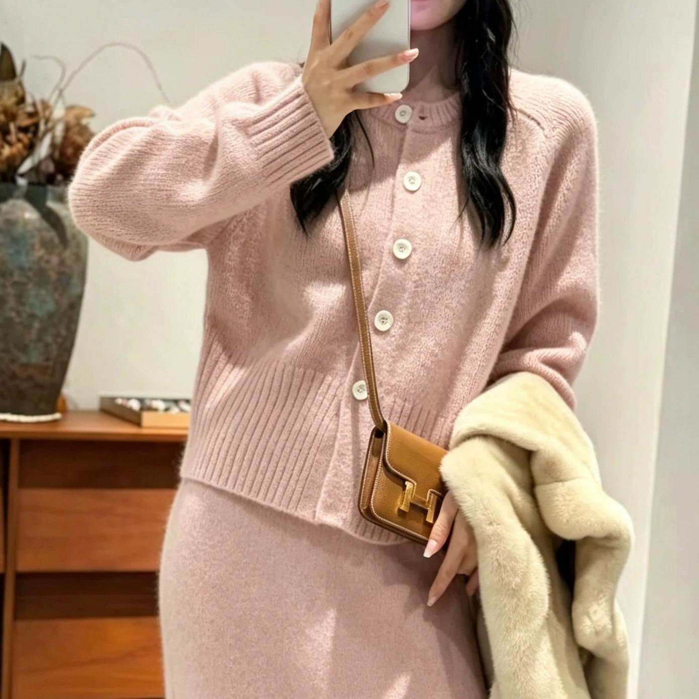 康宝莱特种拉绒纱100%山羊绒开衫女秋冬短款圆领宽松软糯针织外套