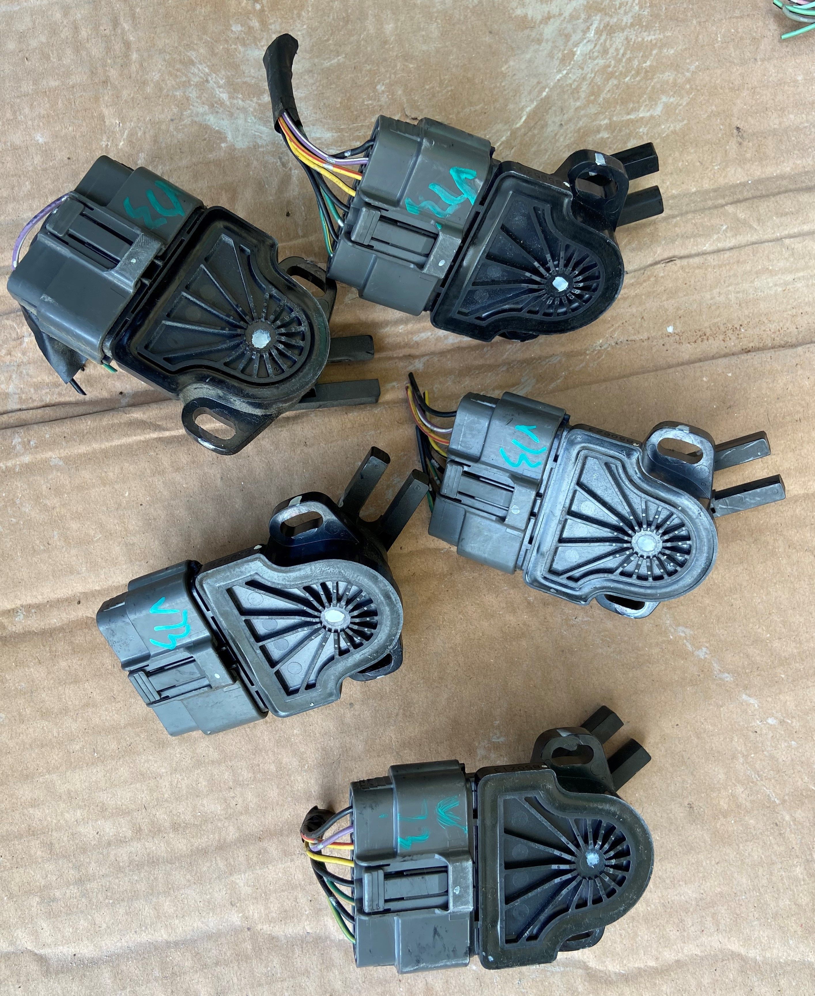 三菱 帕杰罗 v73 v77 电子油门踏板感应器 加油速度传感器 原装