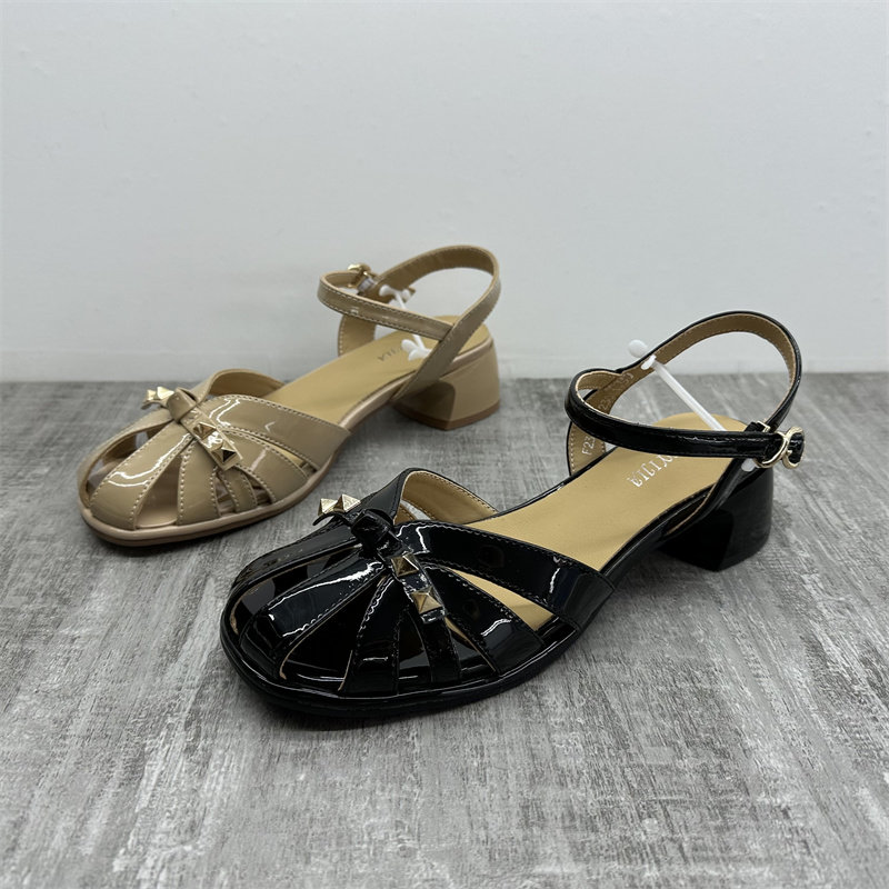 断码处理2023夏款真皮女鞋复古镂空包头凉鞋一字扣带粗跟罗马鞋女